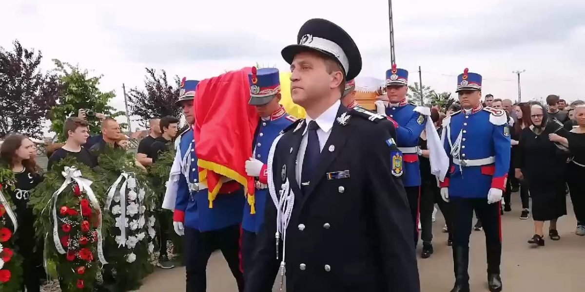 Anunţul care a stârnit controverse. Angajații din MAI nu vor mai avea dreptul la onoruri militare decât după ce li se analizează activitatea profesională