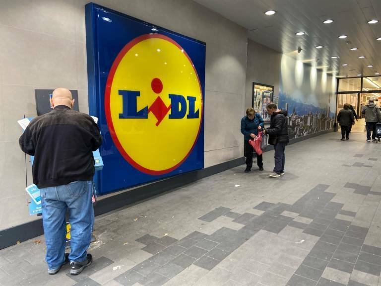 Compania Lidl desfiintata de un turist străin: La noi în Polonia, aceleași produse sunt cu 50% mai ieftine. Explicația retailerului, taxată de români