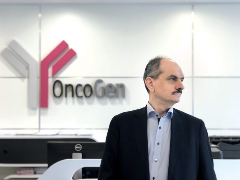 Vaccinul românesc: nemții îl testează, noi îl sabotăm. Doctorul Virgil Păunescu, care și-a administrat propriul vaccin, nu s-a îmbolnăvit într-un an de la administrare.