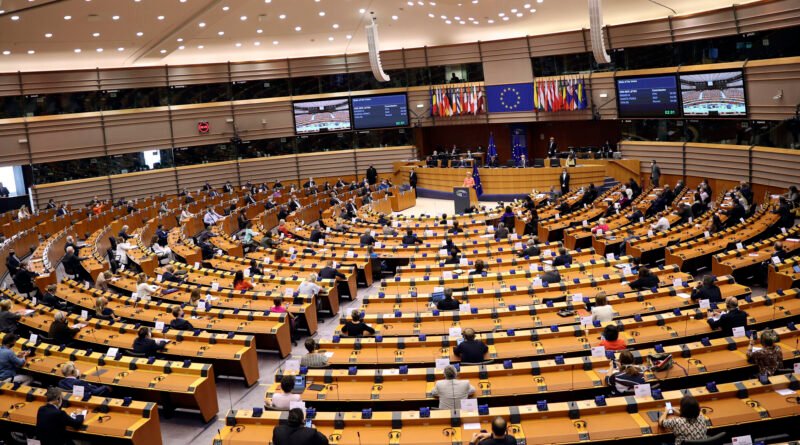 Victorie pentru trendul progresist. Folosirea cuvintelor „mamă” și „tată”, interzise la Bruxelles