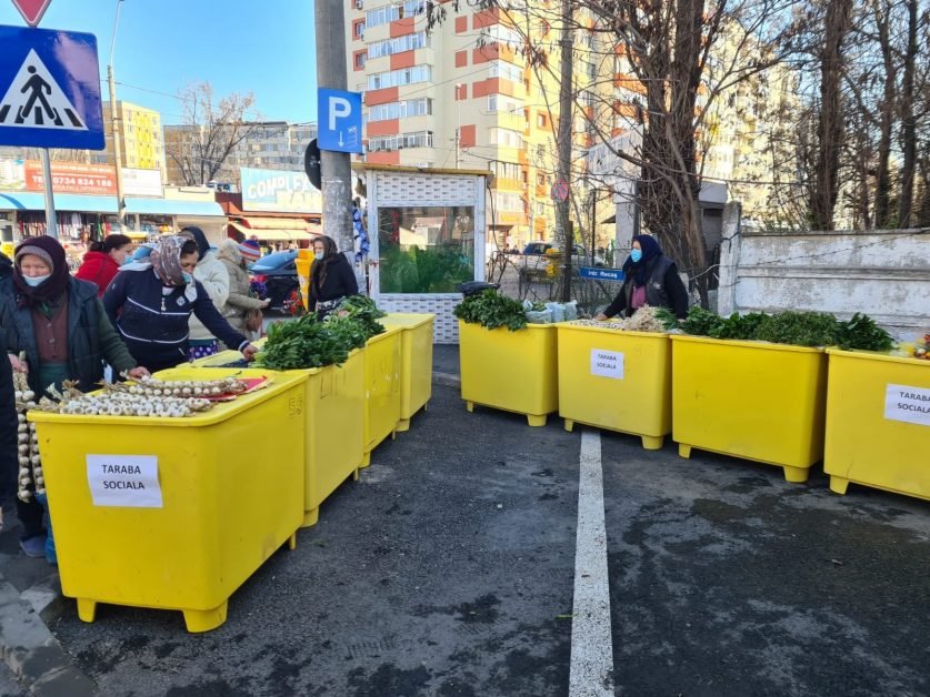 Bunicuțele care vând câteva legume sau fructe, lângă piețe, nu vor mai fi amendate și vor avea acces gratuit la tarabe