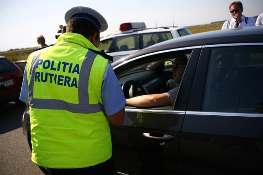 7 polițiști de la rutieră, prinși cu mită de DNA