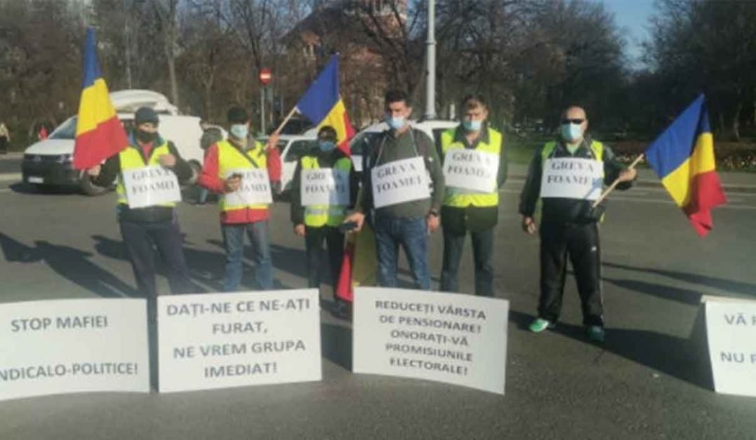 Minerii din Valea Jiului au ajuns luni in Bucuresti si se afla in fata Guvernului „In Polonia minerii cand sunt restructurati li se da 26.000 de euro”