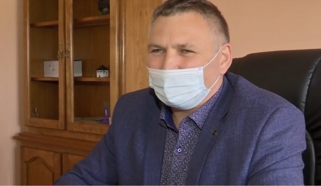 Mai mulți bugetari din Gorj, speriați că trebuie să stea 8 ore la muncă, au demisionat de la primărie