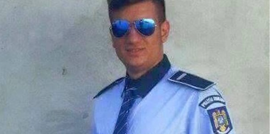 Un polițist a fost prins la pensat în timpul programului de lucru