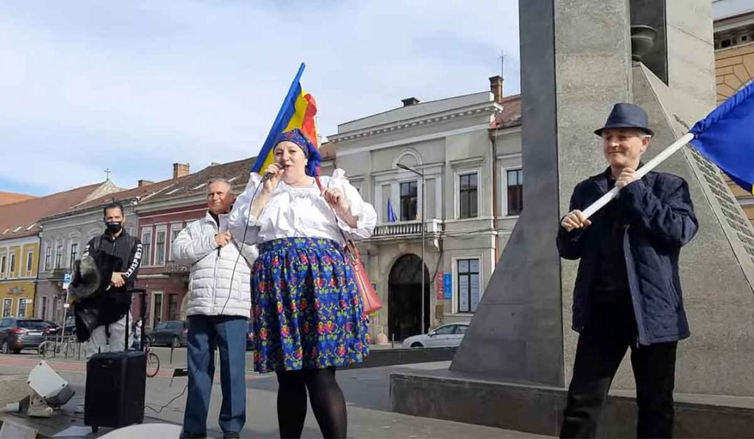 Sosoaca, aparitie „sublima” la un protest impotriva restrictiilor la Cluj: “Reprezint absolut toata populatia, tot poporul roman.”