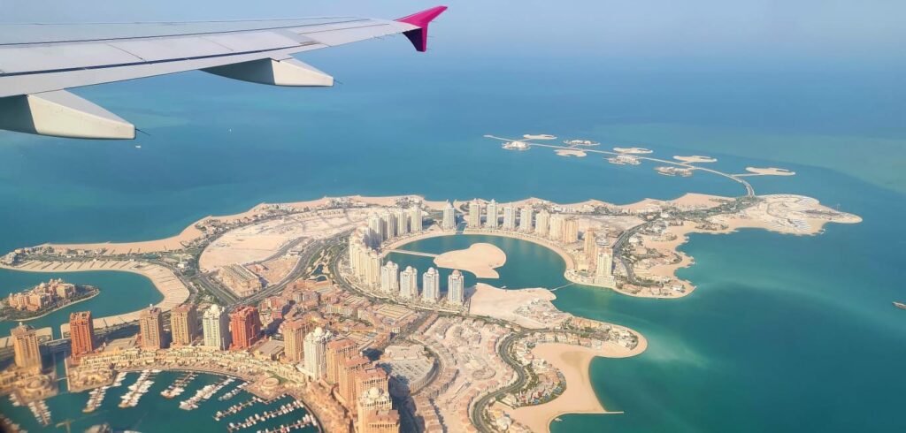 Te-ai îmbolnăvit sau ai pierdut avionul? Află cum poți recupera banii de vacanță.