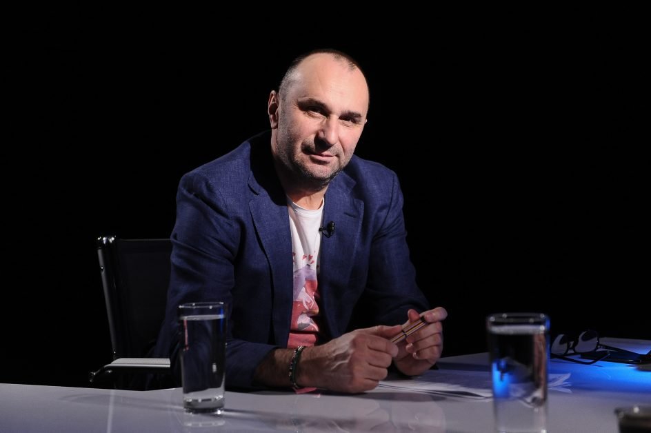 Marius Tucă: Ziariștii securiștilor înfierează protestatarii. Dobitocul de Mîndruță cel mai bun exemplu