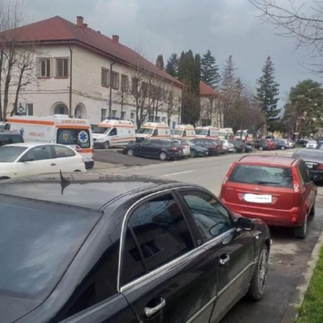 Niciun loc liber la Terapie intensivă în Brașov. Ambulanțele așteaptă la rând la „primiri urgențe”