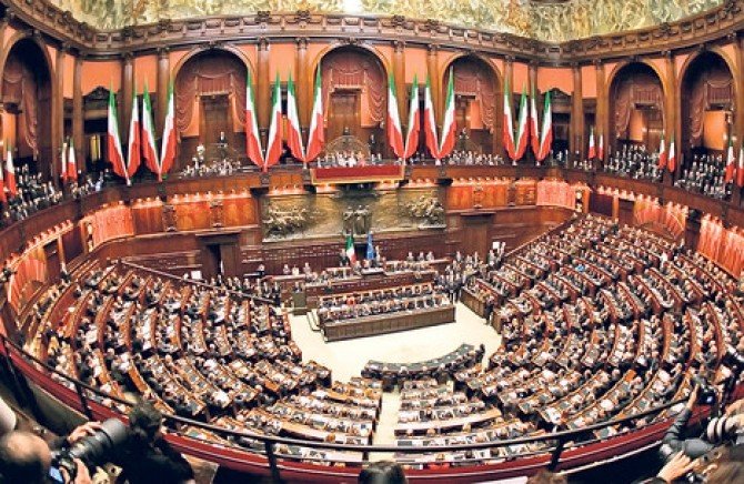 Au votat in unanimitate! Parlamentarii italieni condamnati raman fara pensie!