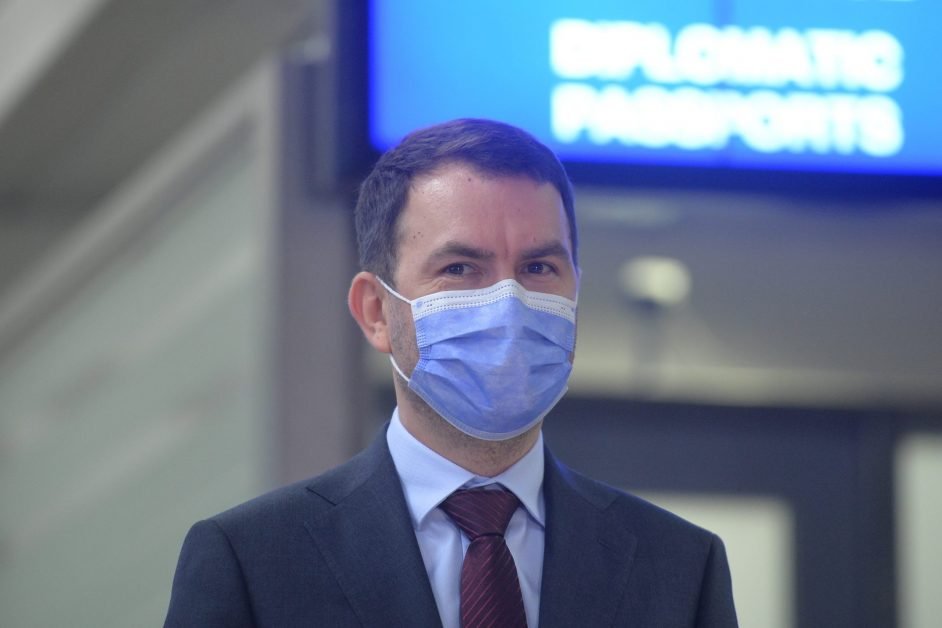 Catalin Drula a taiat cu 15% salariile de la Aeroporturi Bucuresti. Compania este in pierdere