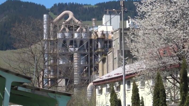 Poluare cu amoniac pe pârâul Bicaz,de la fabrica de ciment din Tașca. Păstrăvii din cinci bazine au murit