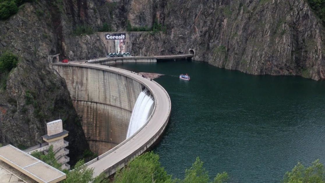 Ce s-ar întâmpla dacă barajul Vidraru ar ceda. Orașul Curtea de Argeș, șters de pe hartă în doar 20 de minute