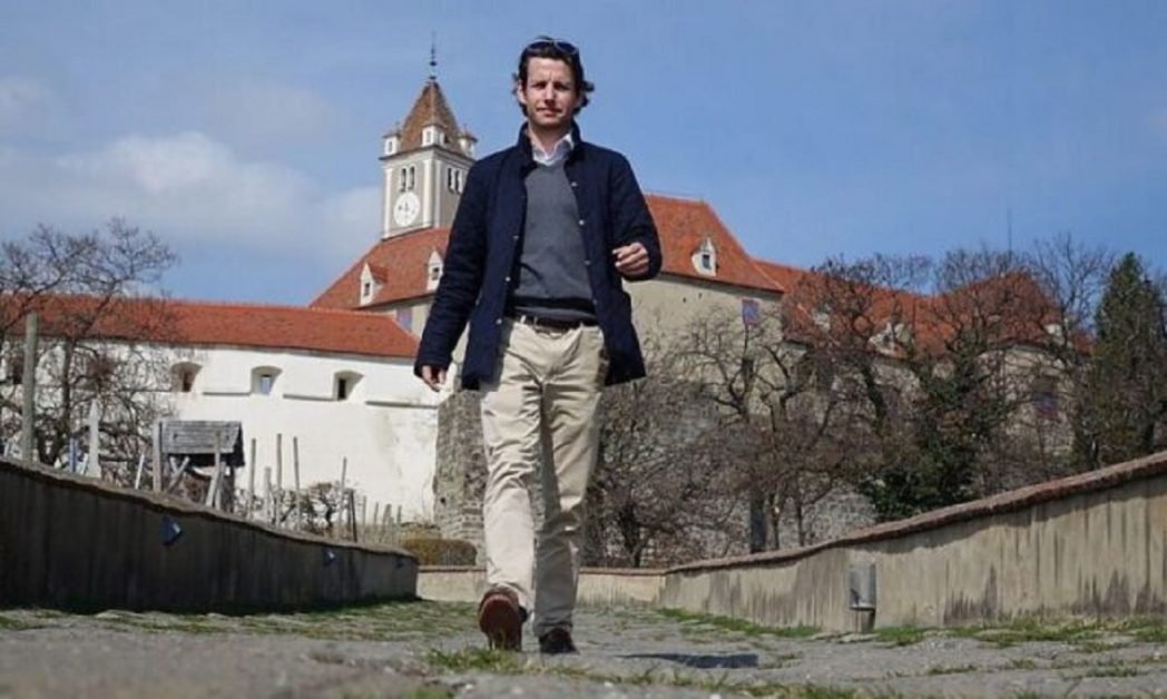 Prințul care l-a ucis pe ursul Arthur este criticat în Austria, țară în care trăiește. Un deputat i-a cerut acestuia să predea carnetul de vânător.