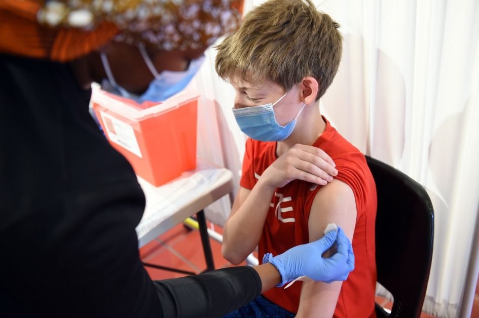 ULTIMA ORA! Maraton de vaccinare pentru tineri de 1 iunie „Ești nerăbdător să înceapă vara, să te bucuri de soare alături de prieteni? Ți-e dor de plajă?”