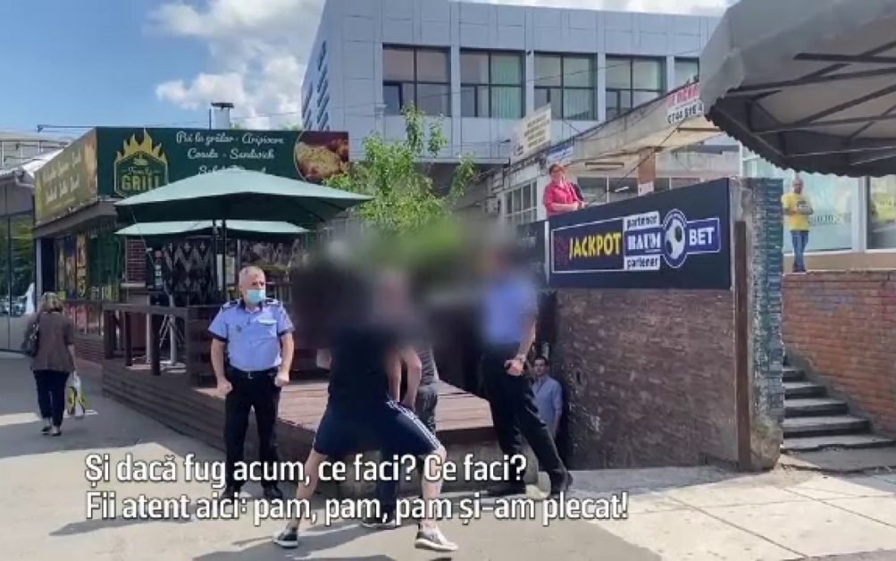Polițiști din Galați, luați la palme și umiliți de un scandalagiu. ”Uite aici: pam, pam, pam și-am plecat!