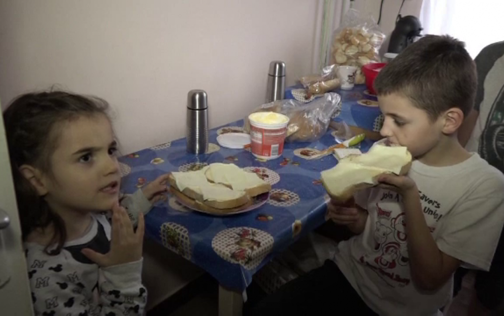 Românii muncesc doar pentru mâncare și plata facturilor. Banii pentru educație si cultură, aproape inexistenți