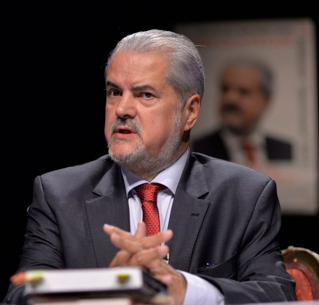 Adrian Năstase este distrus. Procurorii sunt pe urmele lui pentru trădare națională