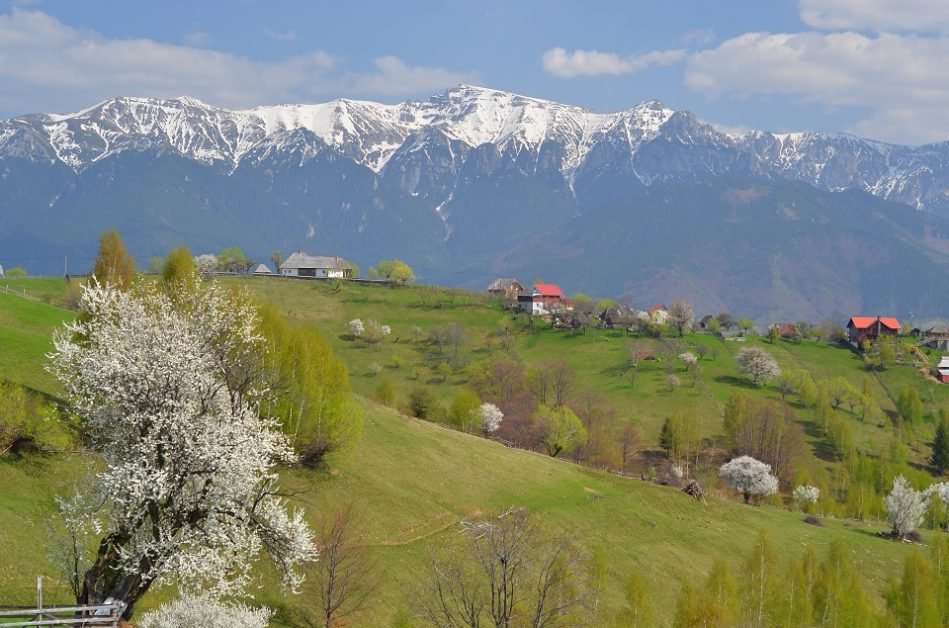 Există Raiul pe pământ și e în România: Măgura, satul care atinge cerul