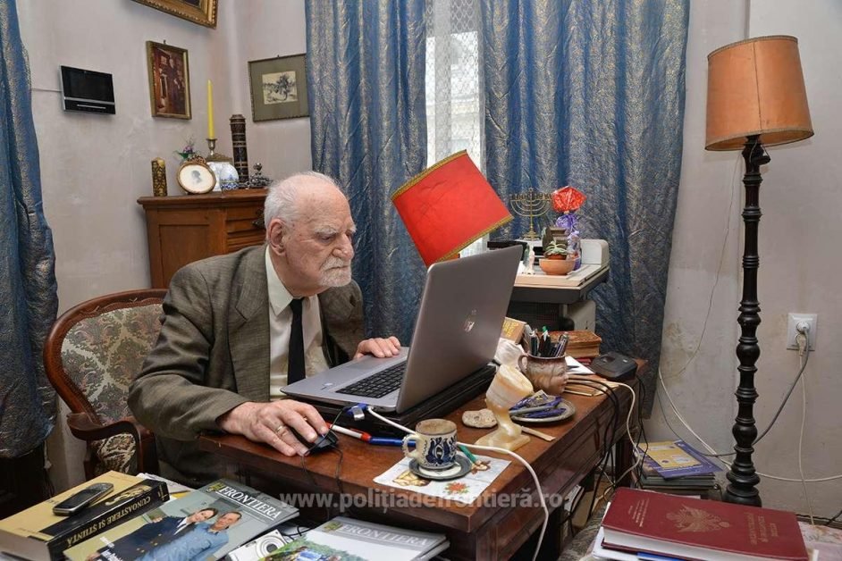 Constantin Bălăceanu Stolnici, la 98 de ani: nu a ieșit la pensie, are carte de muncă și predă trei cursuri