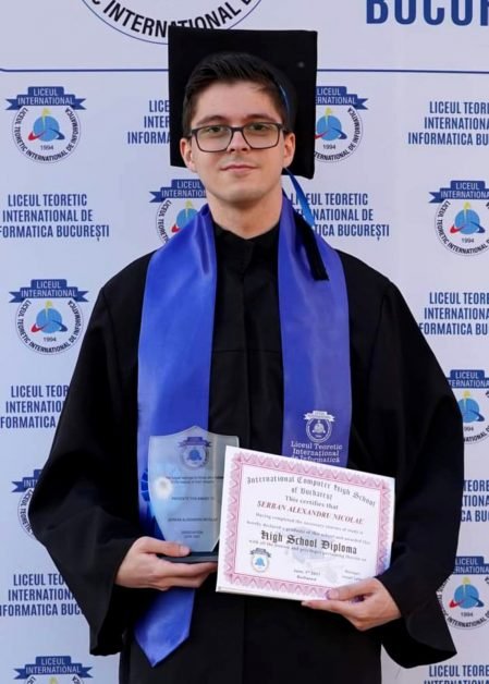 Alex a luat nota 10 la BAC și a fost deja acceptat la șapte universități de top, dar nu se poate duce.