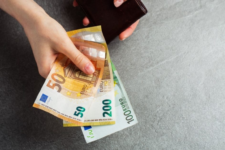 Românii susțin trecerea la euro: 75% dintre cetățeni vor introducerea monedei