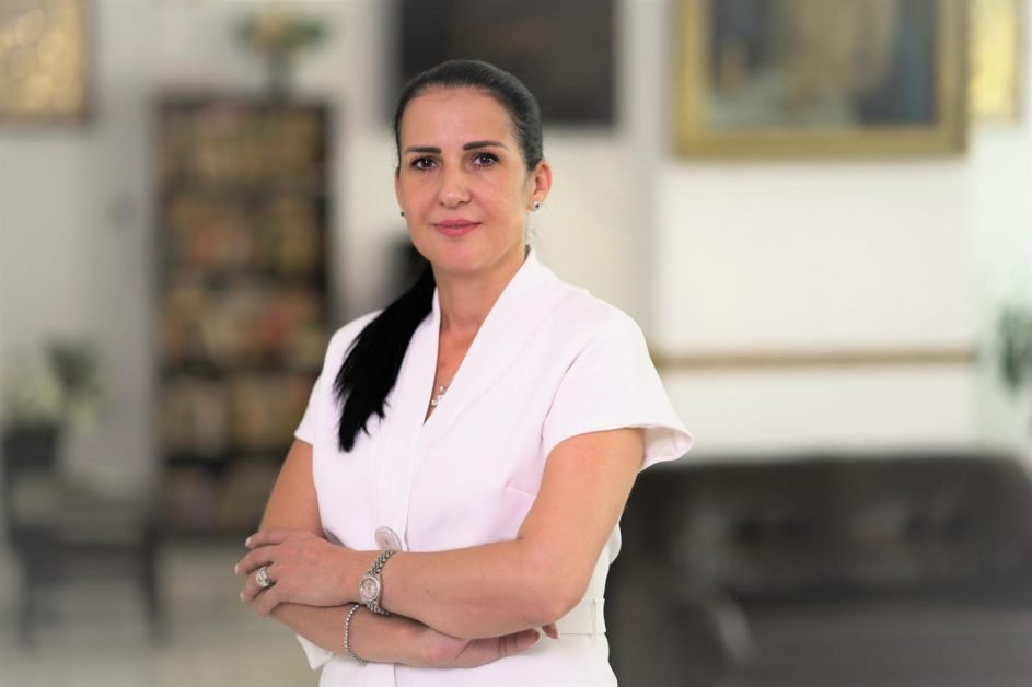 Cine este Alina Ion, tanara care a reusit sa ridice de la zero un spital minune, pentru a-i salva pe toti pacientii carora altii nu le mai dau nicio sansa