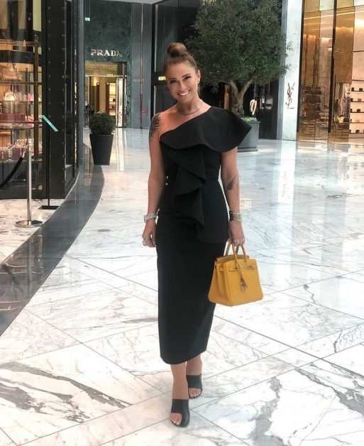 Anamaria Prodan s-a dat în spectacol printre şeicii din Dubai. Apariţie de lux, într-un decor de milioane de euro