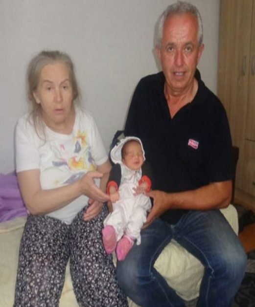 Femeia în vârstă de 60 de ani încercase în ultimii 20 să facă un copil, dar în ziua când a născut-o pe Alina, soțul ei i-a dat o veste care a distrus viețile tuturor, uite ce îi ascunsese timp de luni de zile