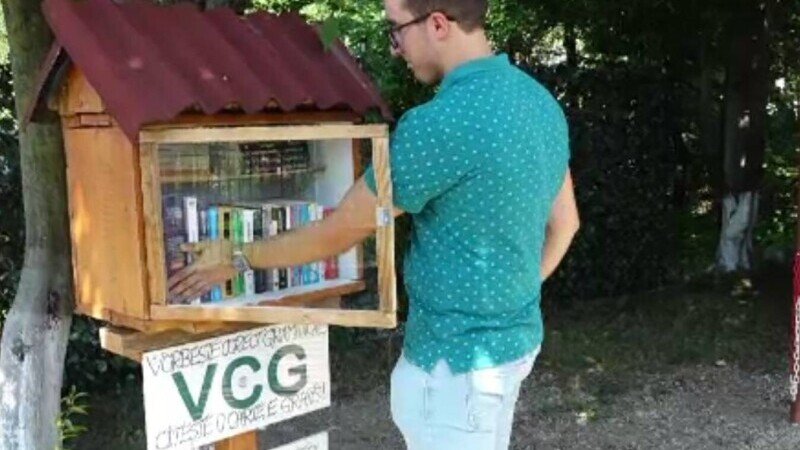 Căsuța cu cărți, ideea inedită a unui maramureșean care încurajează cititul. Alex Pop nu cere nimic în schimb