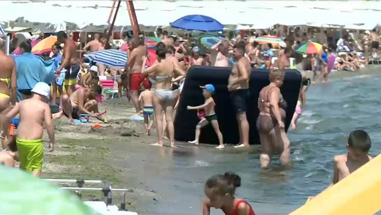 Paradox românesc: e plin la munte și la mare, dar milioane de români sunt prea săraci pentru vacanţă. Unii nu au mai plecat de 30 de ani