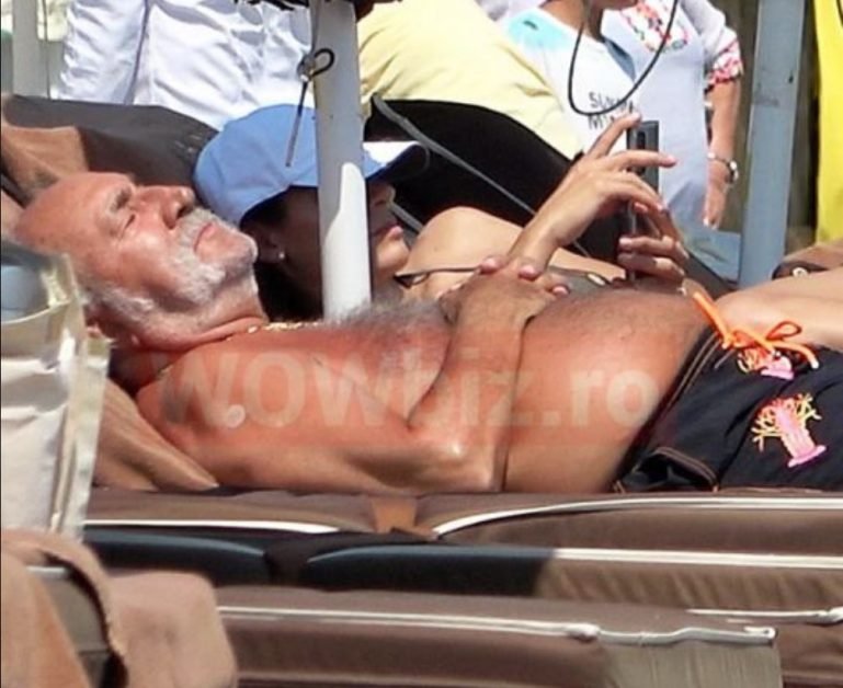 Imagini rare cu Ion Ţiriac. Pe PLAJA din MAMAIA, alături de o TÂNĂRĂ!
