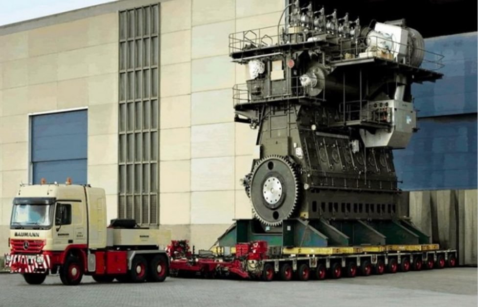 Cel mai puternic motor diesel din lume e destinat navelor, are dimensiuni cât un bloc de locuit şi livrează aproape 109,000 CP