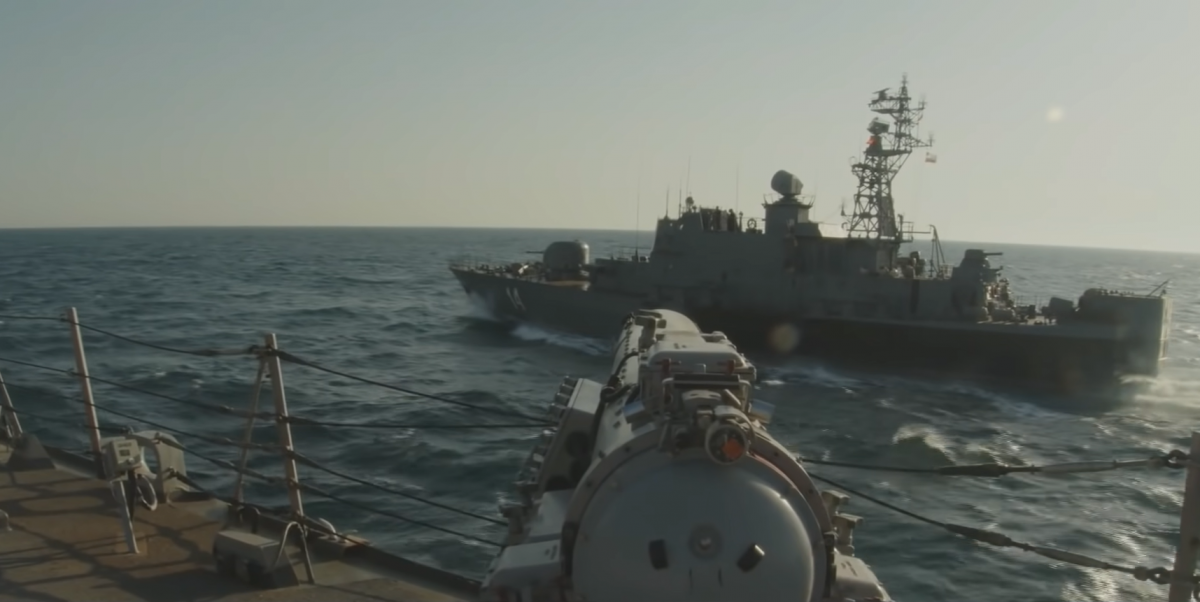 Tensiuni la Marea Neagră: Cum arată încleştarea ruso-americană văzută de pe puntea unui distrugător US Navy VIDEO