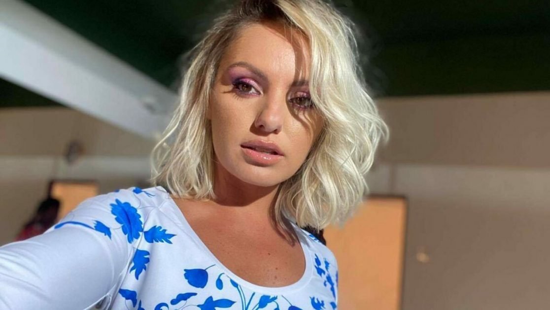 Alexandra Stan, dezvăluiri dureroase despre relaţia cu tatăl său, care i-a marcat profund destinul. „Traumele din copilărie se văd în relația cu partenerul, cu colegii. Felul în care te tratează îţi reactivează răni…”