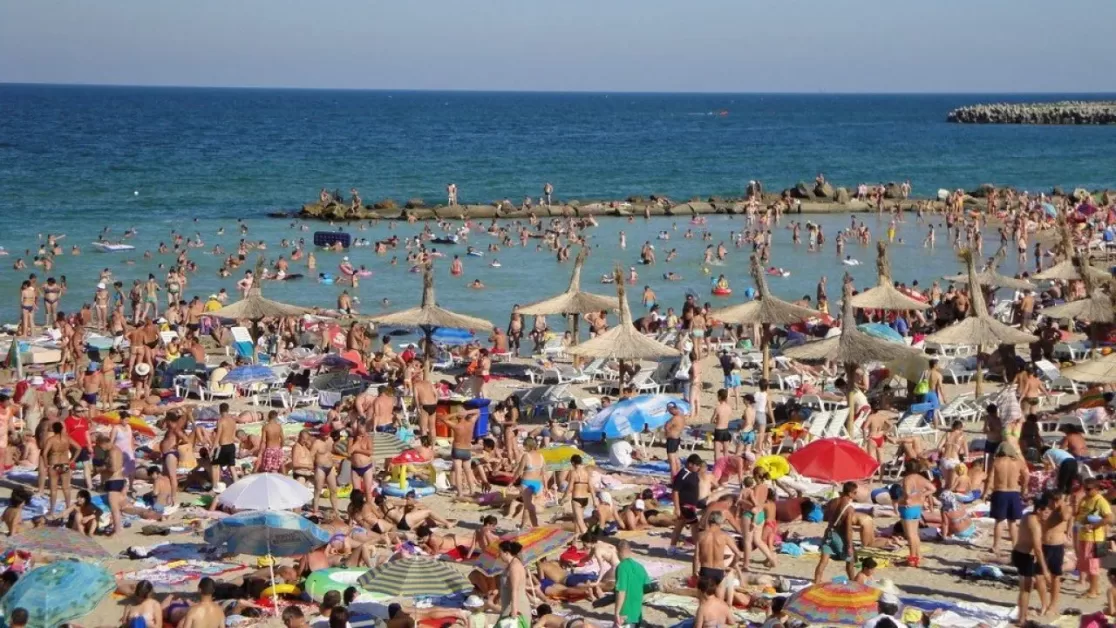 Noile măsuri impuse pe litoral. Ce sunt obligați turiștii să facă
