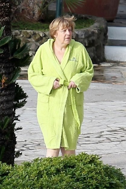 Femeia care a dat lectii timp de 16 ani marilor barbati ai lumii surprinsa de paparazzi in costum de baie!