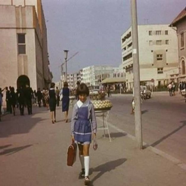 Aţi copilărit în anii ‘80? Iti aduci aminte cu ce era sendvişul pe care il primeai cand plecai la scoala?