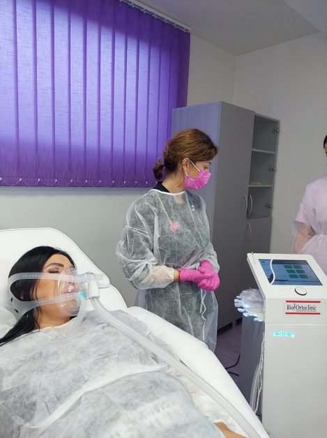 Fotografia cu care Adriana Bahmuțeanu și-a îngrozit fanii. Pe patul de spital, conectată la oxigen. Ce s-a întâmplat cu vedeta