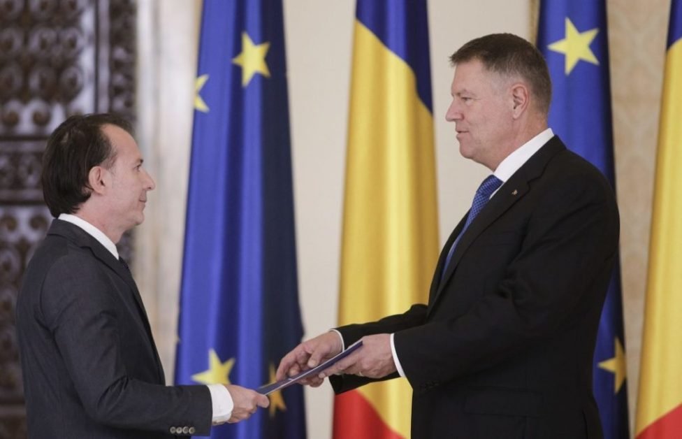 Cel mai mare ziar din Germania, critici la adresa lui Klaus Iohannis: Căderea guvernului este o înfrângere pentru președinte. În ciuda angajamentului pentru nepartizanat, a făcut campanie masivă pentru Cîțu. Iohannis și PNL au pierdut respectul clasei de mijloc