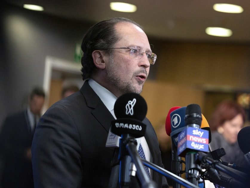 Premieră în UE: Cancelarul Austriei anunță că vaccinarea va fi obligatorie pentru toată populația, din februarie.
