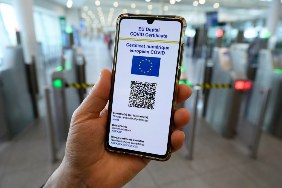 In Germania certificatul verde a devenit obligatoriu la locul de muncă şi în mijloacele de transport