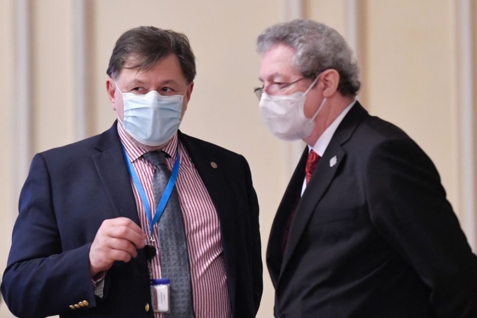 Un medic din SUA dă de pământ cu Rafila și Streinu Cercel: „Românii plătesc pentru atitudinea descreierată a antivaxxerilor”