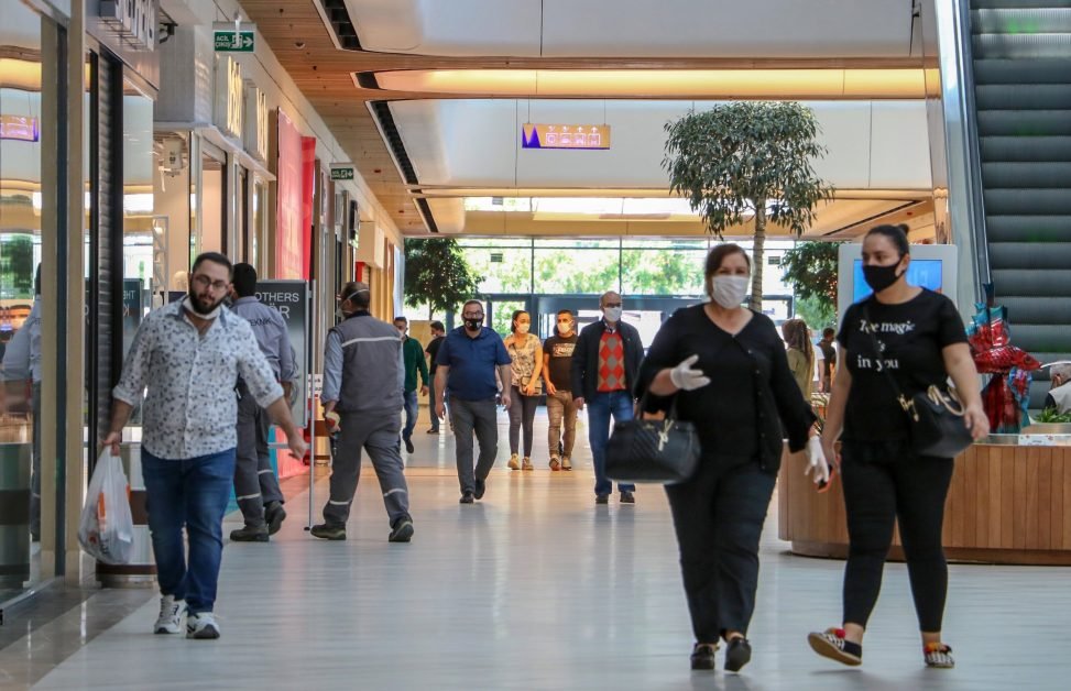 Pandemia Nevaccinatilor” era evidenta inca din vara. Datele arată că, cel puțin din punct de vedere al transmisibilității, de care se temeau în urmă cu un an, vaccinații sunt noii asimptomatici