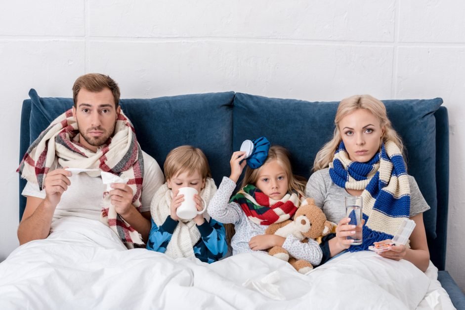 De ce unii membri ai aceleiași familii nu iau virusul, deși stau în același spațiu cu cei bolnavi?