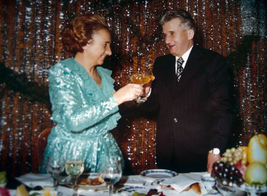 Dezvăluirile șocante ale lui Mircea Dinescu: Elena Ceauşescu era o tipă absolut sinistră, o ciumăfaie rea și proastă. Îi şoptea lui nea Nicu ce să spună