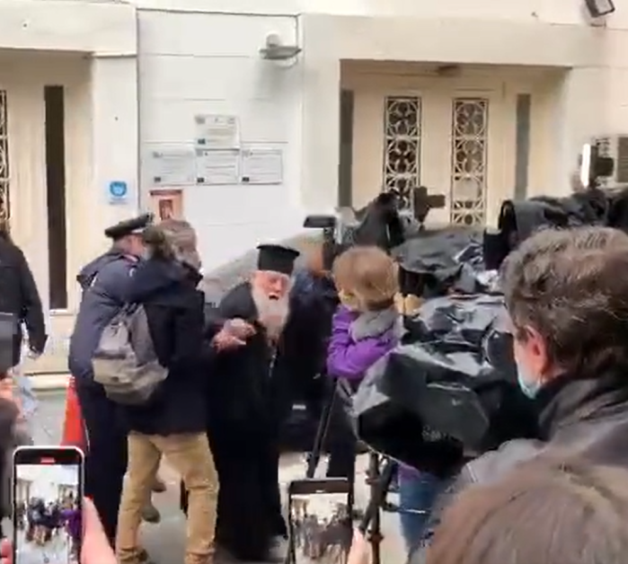 Incident la vizita Papei Francisc la Atena: Un preot ortodox l-a făcut “eretic” pe Suveranul Pontif – VIDEO