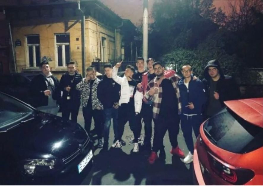 Video din vila care a fost complet distrusă în noaptea de Revelion! Ce făceau tinerii până să înceapă să vandalizeze locul