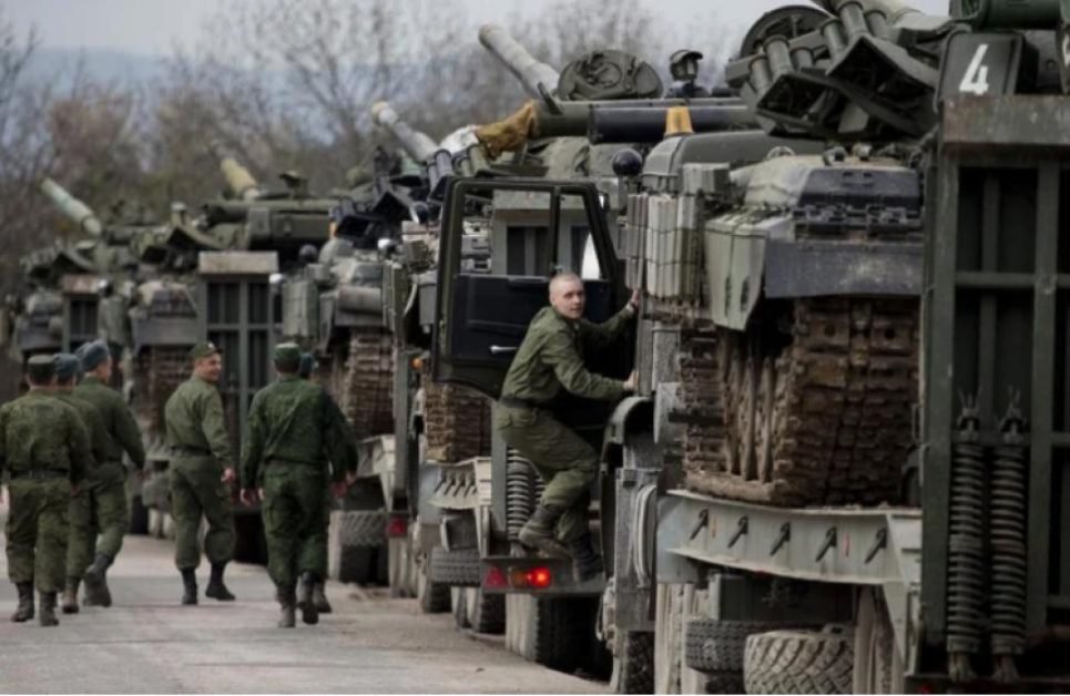 Serviciile secrete avertizează că invazia este iminentă/Rusia ar putea încercui Kievul în 48 de ore