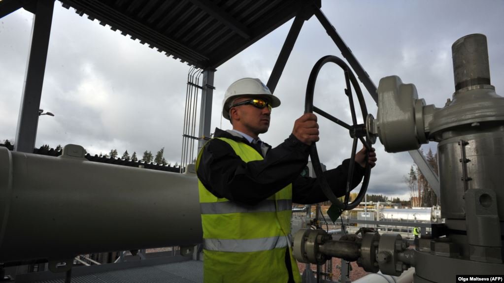 Cum a ajuns România să cumpere gaz rusesc la cel mai mare preț din Europa